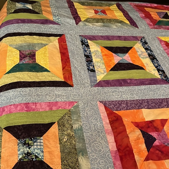 Beautiful Handmade Quilt 🛏️💜💙💚💛 - Picture 2 of 6